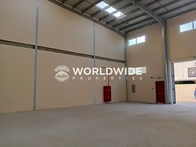 مستودع جديد كلياً ||| المساحة الإجمالية 2200 قدم مربع ||| 15 كيلوواط، ثلاثي الأطوار ||| الإيجار 110000/-