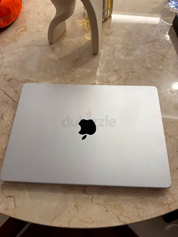 MacBook Pro m5 24gb 1tb silver