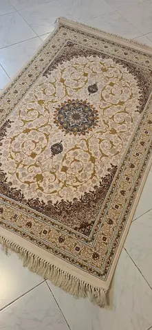 Cream Persian-style Medallion Rug — Good Condition 4x6,  120x180cm