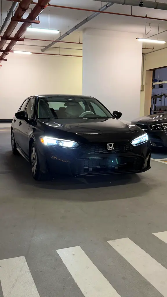 Honda Civic 2026 — photo 1 of 17