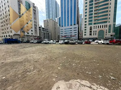 ارض للايجار باركناات على الشارع الرئيسي مساحه 50 الف قدم