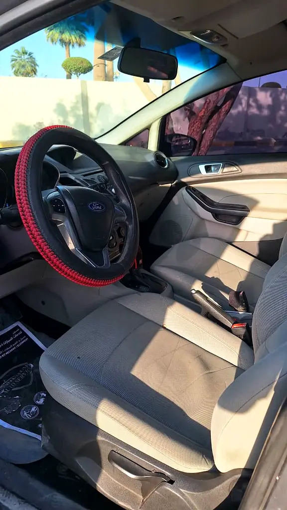 Ford Fiesta 2014 — photo 1 of 5