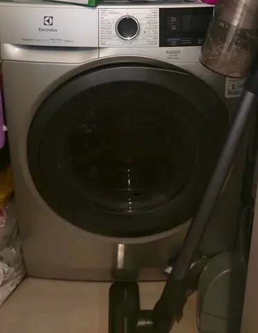 Electrolux front-load washer and dryer machine - silver, working condition