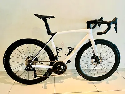 Trek Madone- SL06- Full Carbon aerodynamic road bike- Shimano-105-12*2 speed disc brake