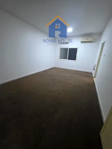 شقة غرفتين وصالة للبيع في لمجاز 2 مساحة واسعة وسعر ممتاز