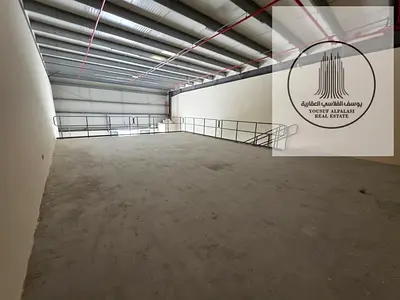 للإيجار – مستودع داخل مجمع في الصناعية 18 | مساحة 2910 قدم مع ميزانين | مناسب للتخزين فقط و