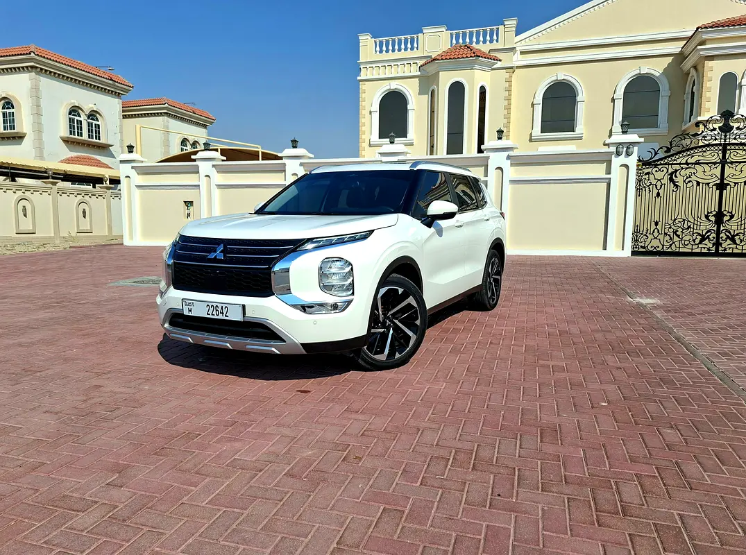 Mitsubishi Outlander 2024 — photo 1 of 18
