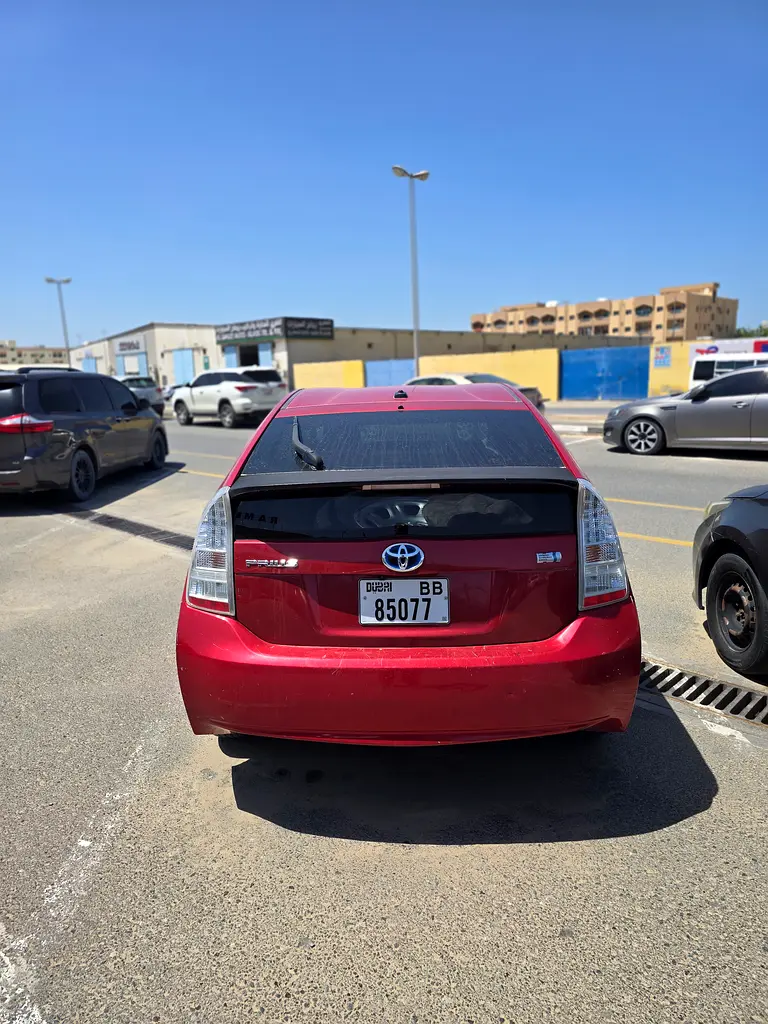 Toyota Prius 2011 — photo 1 of 5