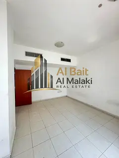 1. 🏠 Your ideal home: 2-bedroom apartment with living room and parking, ready to move in! 2. 🌟
