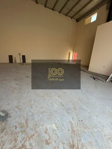 مجمع مستودعات في أم الثعوب – 4 شبرات + حوطة، مساحة المستودع 2,400 قدم مع كهرباء 35 كيلووات، الحوطة 30,000 قدم بدون كهرباء. إمكانية تأجير كل وحدة منفصل