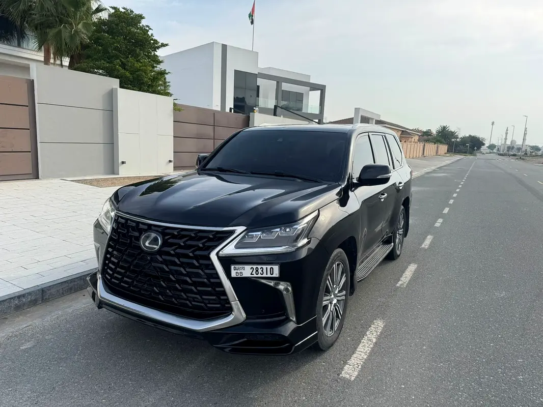 Lexus LX-Series 2016 — photo 1 of 10