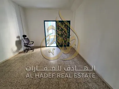 شقة 3 غرف نوم وصالة في المجاز | مسموح للعزاب | تصميم واسع