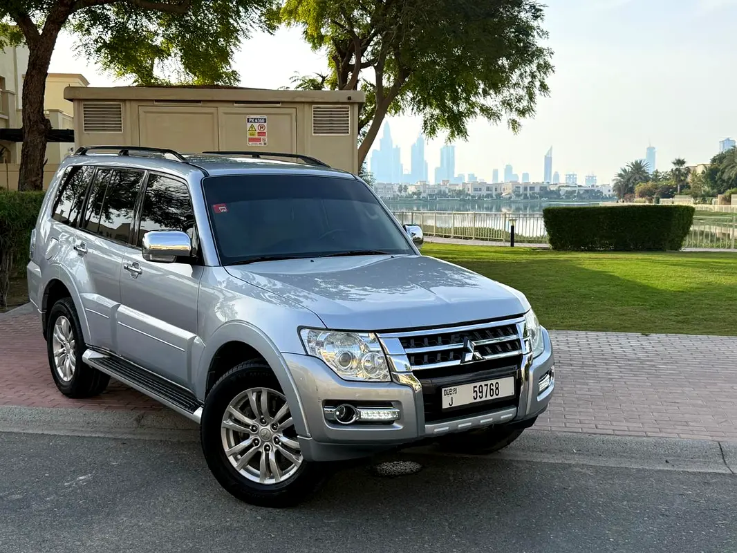 Mitsubishi Pajero 2017 — photo 1 of 12