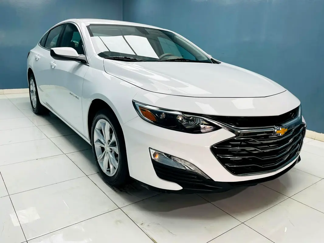 Chevrolet Malibu 2022 — photo 1 of 17