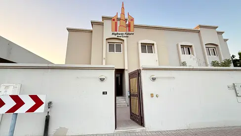 Elegant 4BR Villa With Wardrobes Maidroom Parking in Barashi