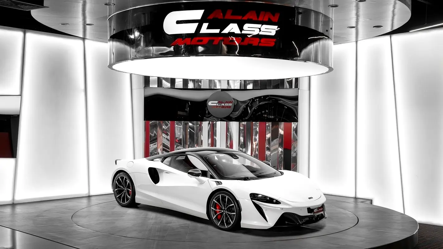 McLaren Artura 2024 — photo 1 of 19