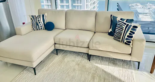 Marvelous 3-Seater Sofa with Huge Chaise and Pillows