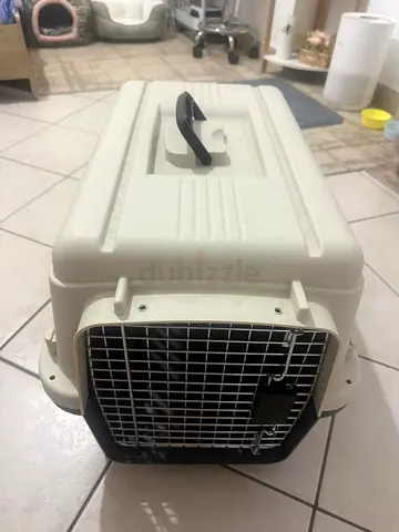 Hard plastic pet carrier for cat / small dog - used, good condition