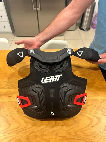 LEATT MX youth protection. 2 Sets.