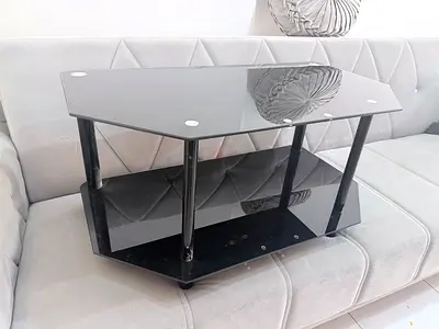 AED 50 Elegant glass table for urgent sale - modern design, perfect for any home!