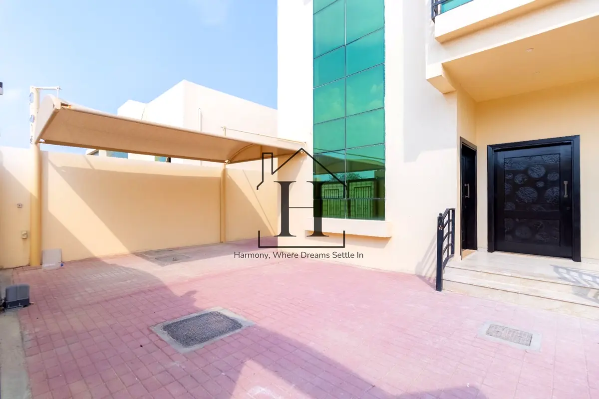 Clean & Move-In Ready l 3 Bed 3 Bath l Expat Friendly l All Paved outdoors l Shaded Parking l Bathtubs l Near Corniche