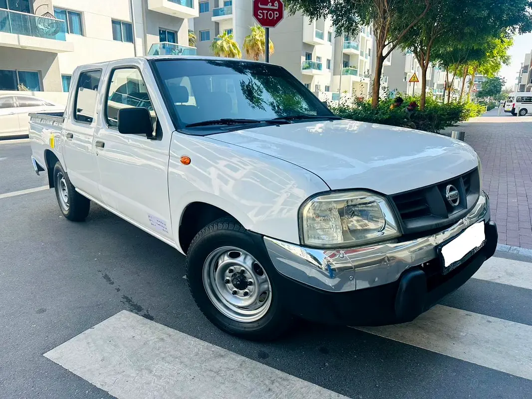 Nissan Pickup 2013 — photo 1 of 14