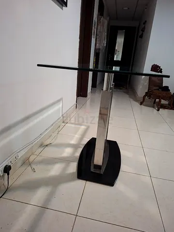 Console for entryway hallway