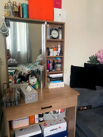 Dressing table