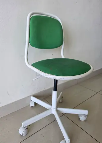 Kids chair with wheels