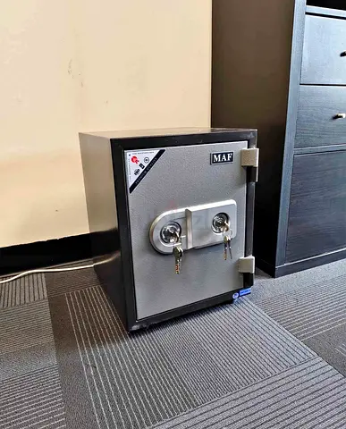 Small dual-key Office Safe - Locker