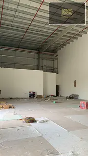 New showroom warehouse 3,500 sq.ft., 35kW, internal bathroom, suitable for all activities. Total AED
