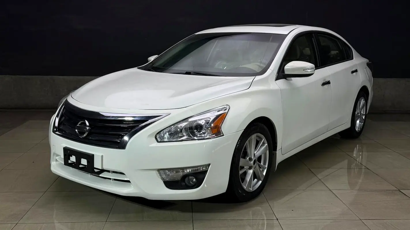 Nissan Altima 2015 — photo 1 of 12