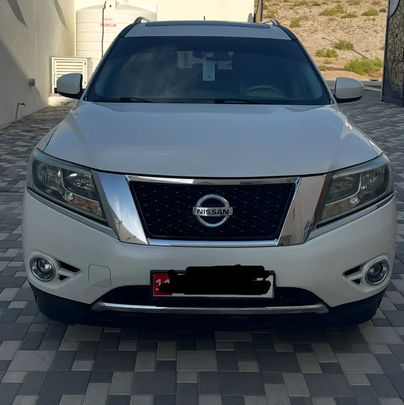 Nissan Pathfinder 2015 — photo 1 of 9