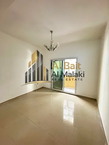 شقة غرفة وصالة للإيجار في الشارقة – جاهزة للسكن فورًا مع بلكونة وإطلالة مفتوحة