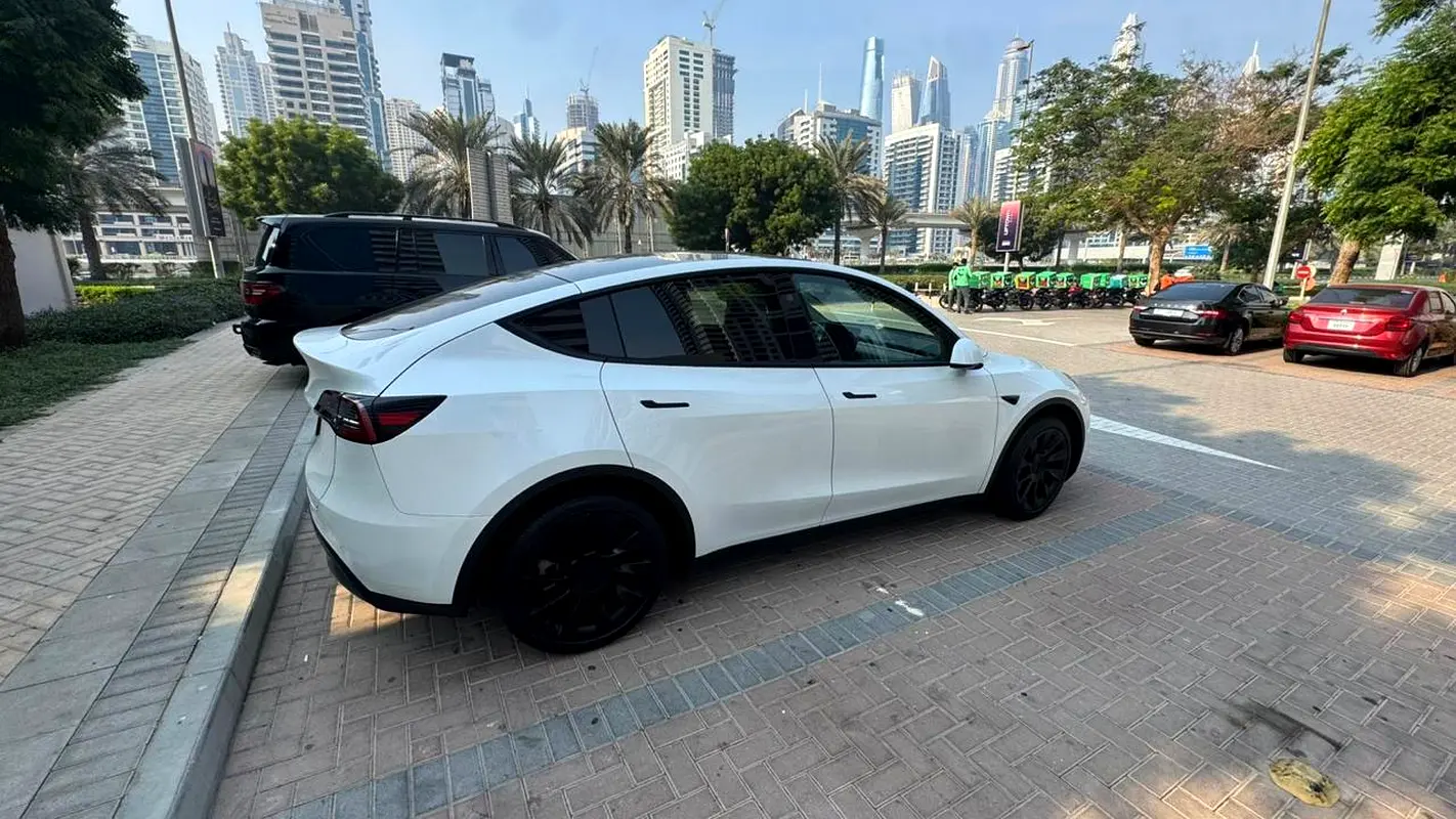 Tesla Model Y 2024 — photo 1 of 10