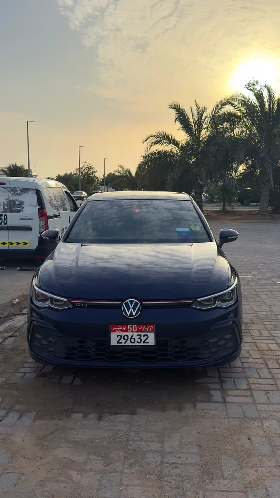 Volkswagen Golf 2023 — photo 1 of 5