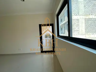 شقة غرفة وصالة ماستر للإيجار في بناية جديدة بمويلح التجارية | أول ساكن مع بلكونة كبيرة وإطلالة مفتوحة قرب الزاهية وشارع محمد بن زايد