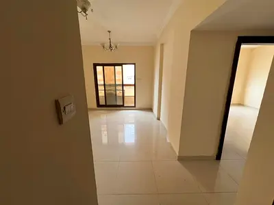 غرفه وصاله _غرفه ماستر _موقع مميز _خزائن بالحائط _بلكونه اطلاله مفتوحه _مساحه كبيره_ صيانه فري