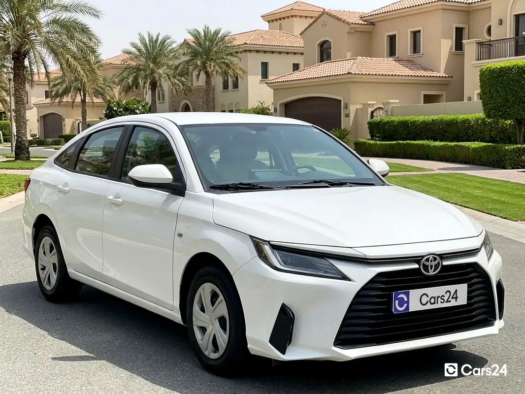 Toyota Yaris 2023 — photo 1 of 12