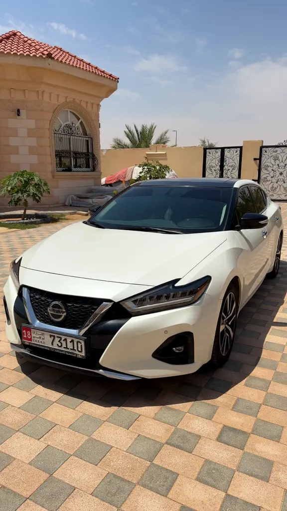 Nissan Maxima 2021 — photo 1 of 17