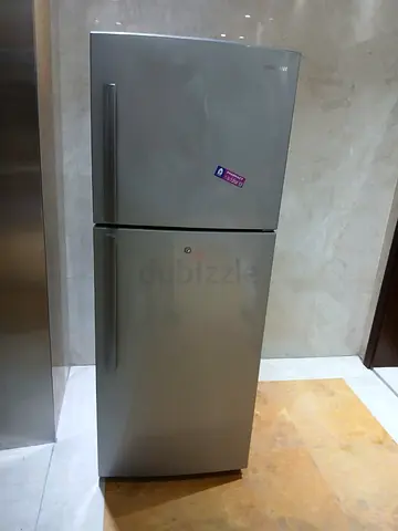 Samsung two door fridge freezer 67cm width 175cm height  Price 1000
