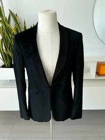 Zara: Black Velvet Dinner Blazer