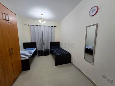 One bedspace available in executive twin sharing bedroom for North Indian Vegetarian Female.