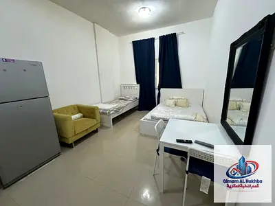 بالشارقة – استوديو مفروش للإيجار الشهري في القليعة شامل الفواتير، جاهز للسكن ومريح، الإيجار 2,600 درهم شهريًا