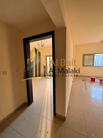 A room and a lounge in Al-Majaz 3 with an open view, a large space and payment facilities