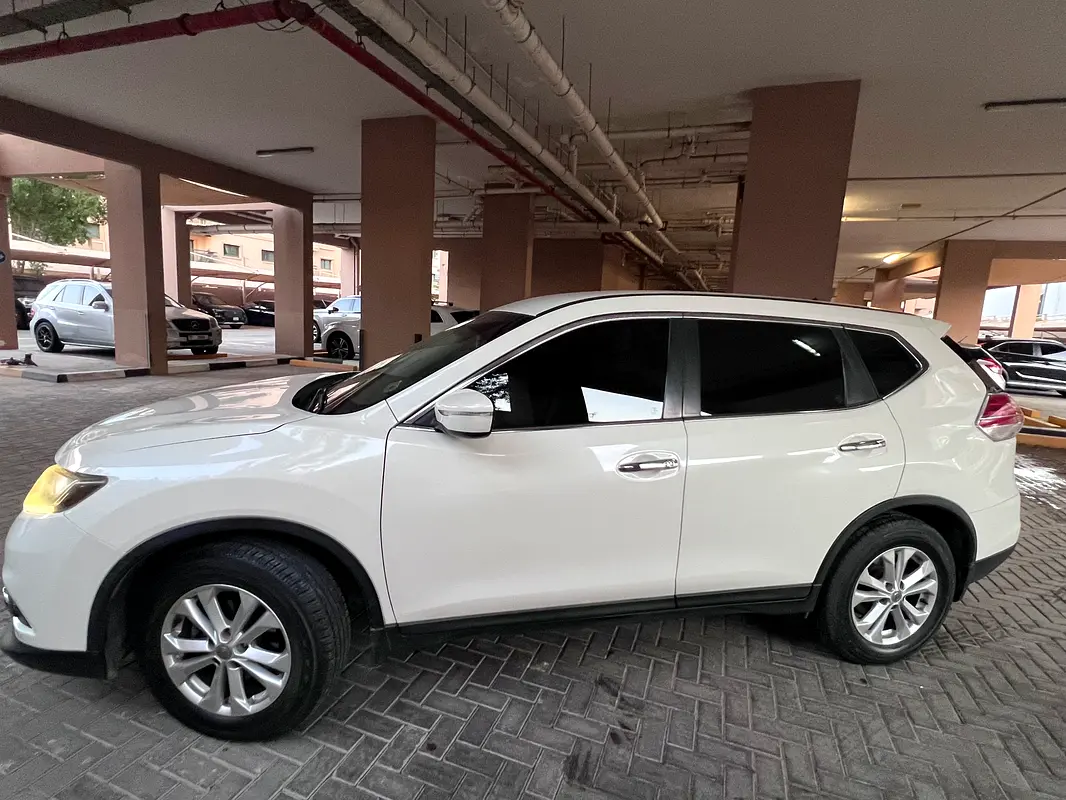 Nissan X-Trail 2015 — photo 1 of 15