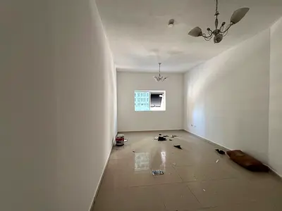 إطلالة مفتوحة / مساحة واسعة / موقع حيوي / إضاءة طبيعية / تكييف مركزي