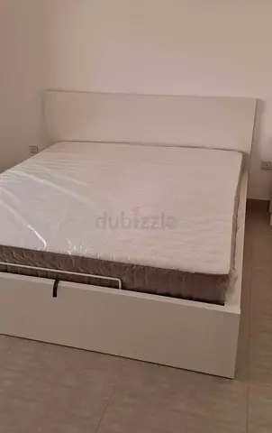 IKEA hydraulic queen‑size bed (160 × 200 cm) with  IKEA mattress ✨