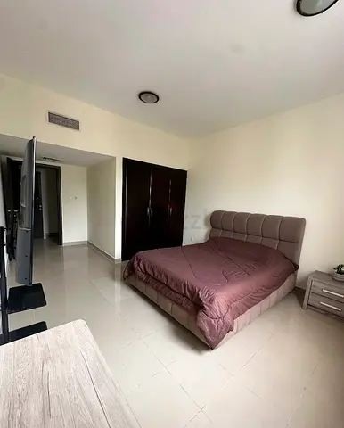 (MASTER BEDROOM + PRIVATE WASHROOM)