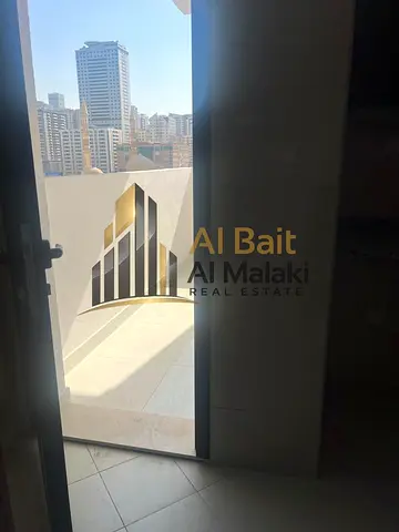 غرفتين وصاله وبلكونه في التعاون على مخرج دبي تماما
بناية جديده اول ساكن
مع باركن فري
أطلاله مفتوحه وجميله
عمر البنايه شهر
خزائن بل حائط 
مساحه واسعه
على أربع دفعات